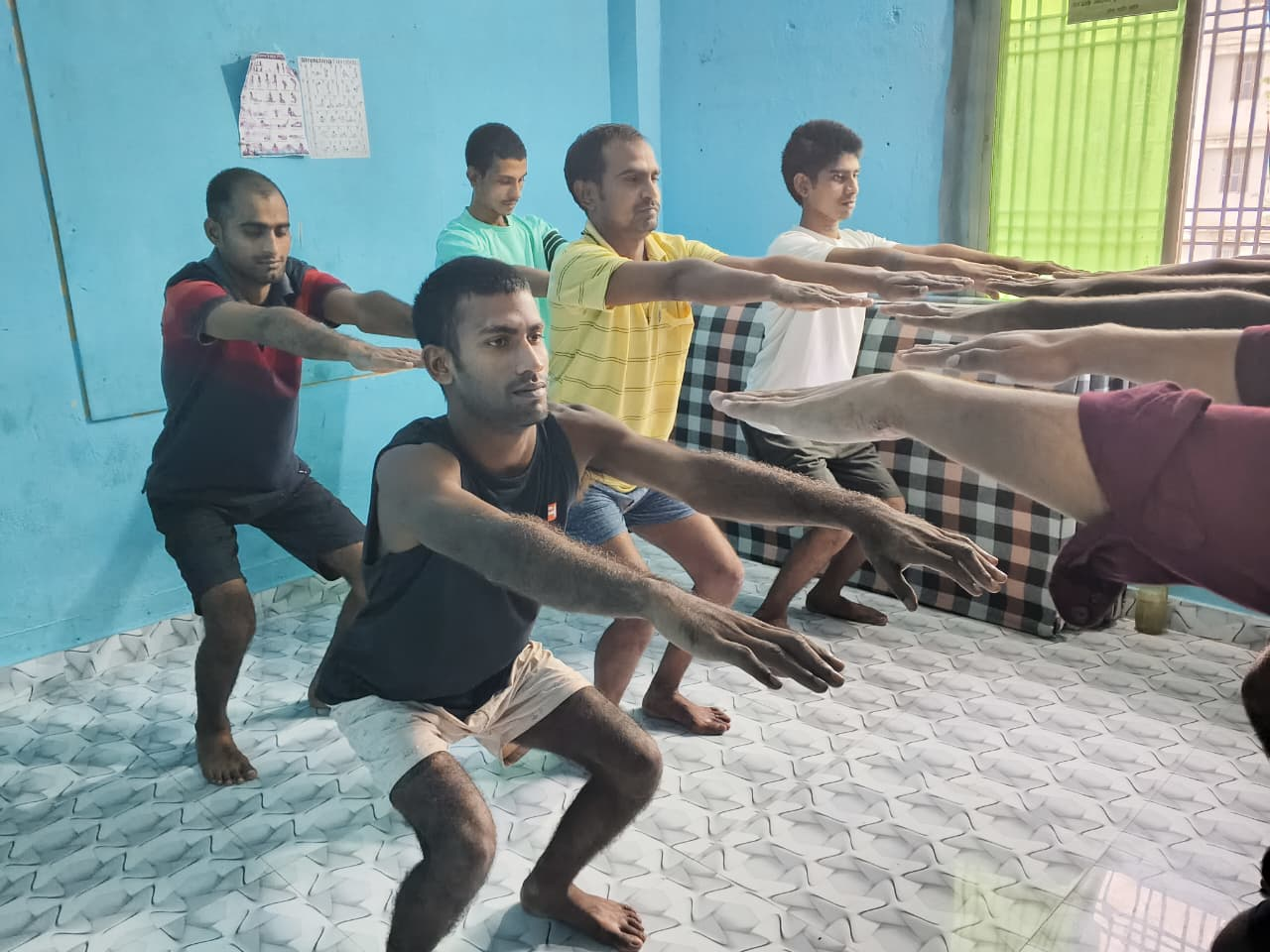 सदस्यों का सुबह का व्यायाम सत्र